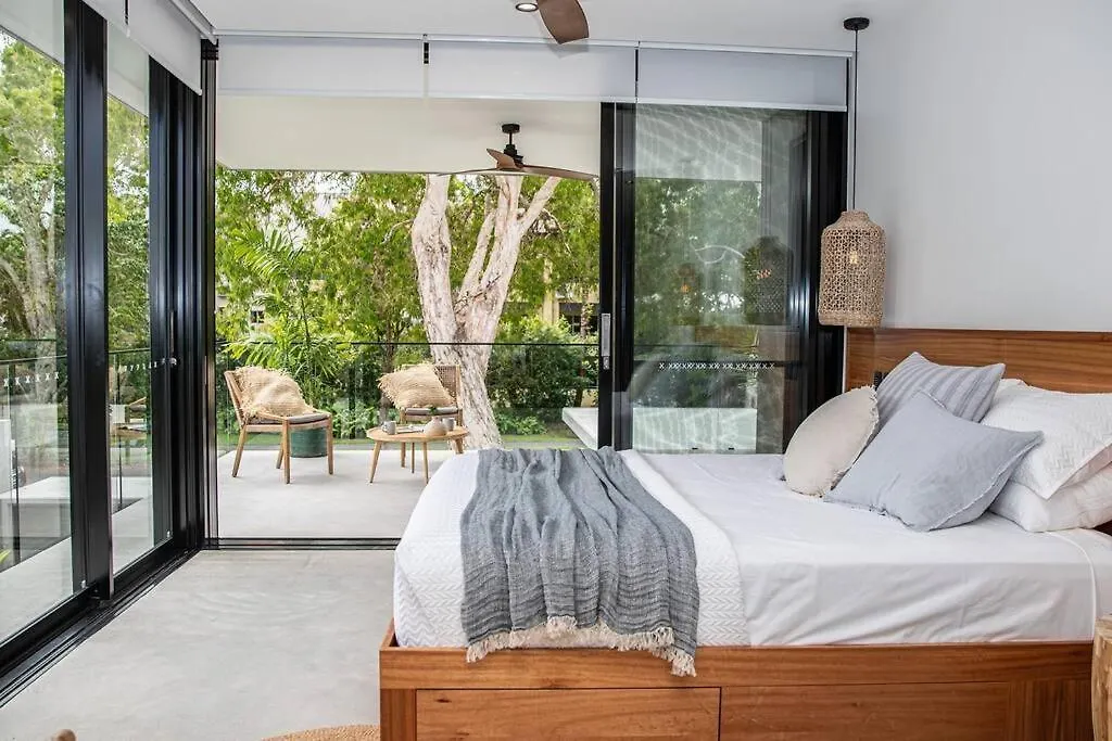 Villa Azure Port Douglas - Luxurious & Modern