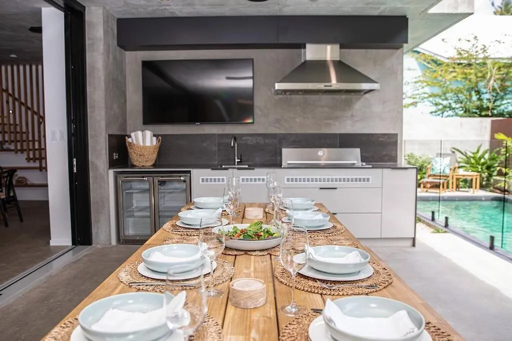 Villa Azure Port Douglas - Luxurious & Modern